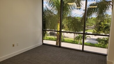 2000 Glades Rd, Boca Raton, FL for lease Building Photo- Image 2 of 4