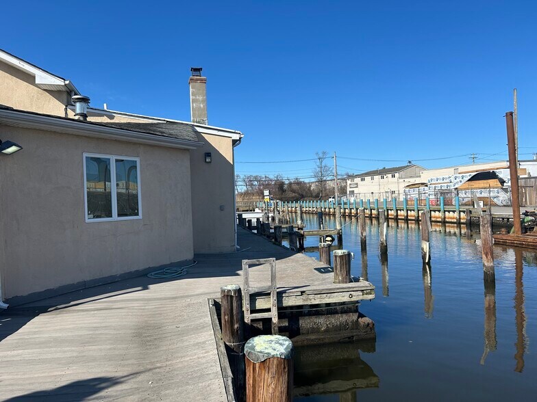 9 Degnon Blvd, Bay Shore, NY for sale - Building Photo - Image 3 of 18
