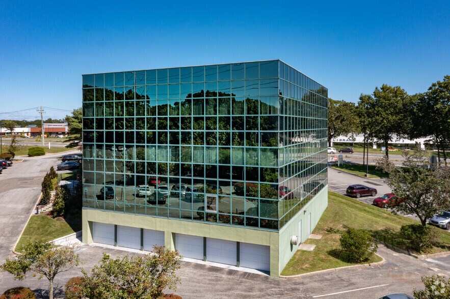 1200 Veterans Memorial Hwy, Hauppauge, NY à louer - Photo du bâtiment - Image 2 de 4