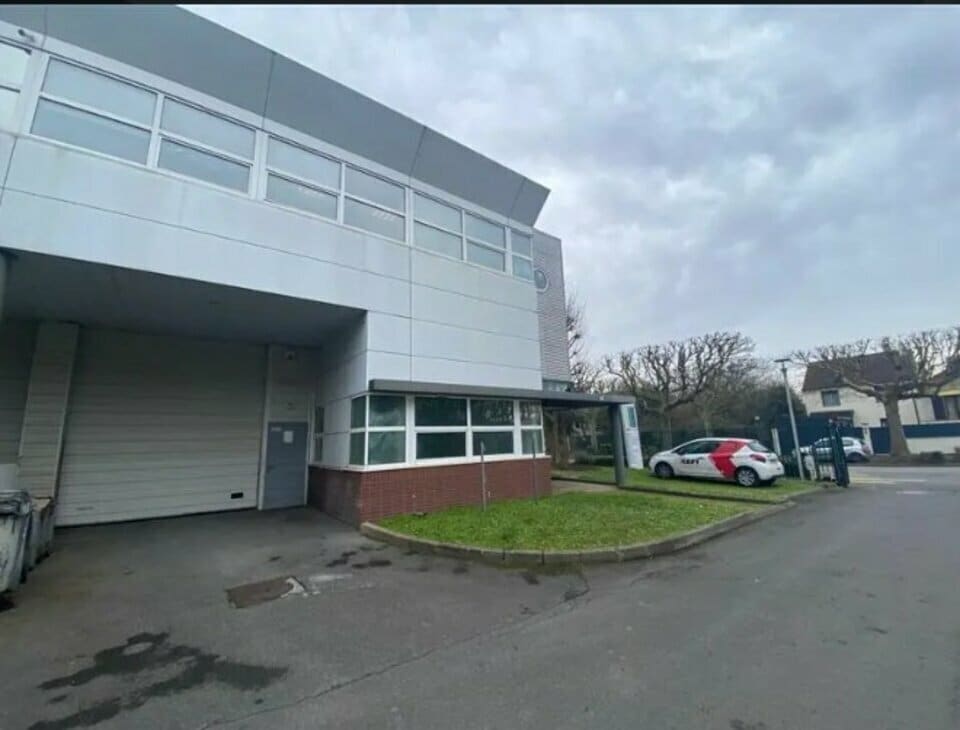 Flex in Bondy for lease Building Photo- Image 1 of 7