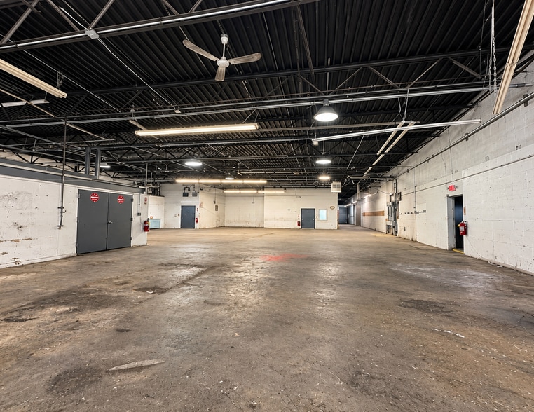 10-12 Niagara Ave, Freeport, NY for lease - Building Photo - Image 2 of 7