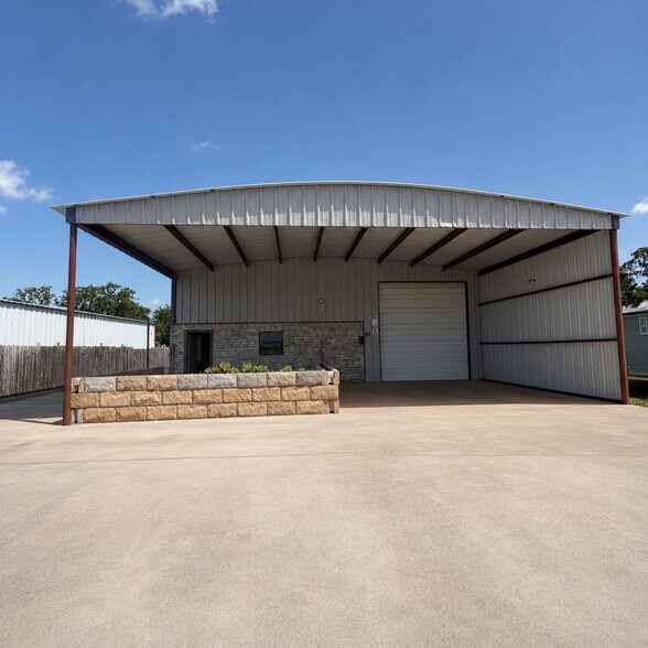 1360 W State Highway 71, Bastrop, TX à louer - Photo du bâtiment - Image 1 de 2
