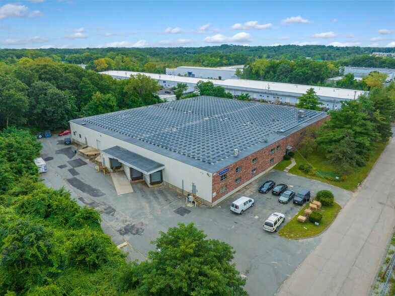 20 Strafello Dr, Avon, MA à vendre - Photo du bâtiment - Image 1 de 9