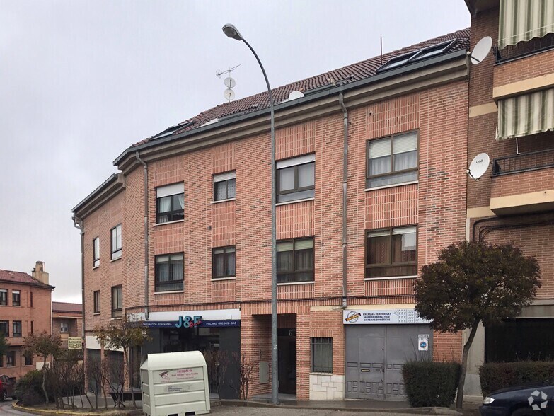 Carretera de Tres Casas, 7, Segovia, Segovia à louer - Photo du bâtiment - Image 2 de 2