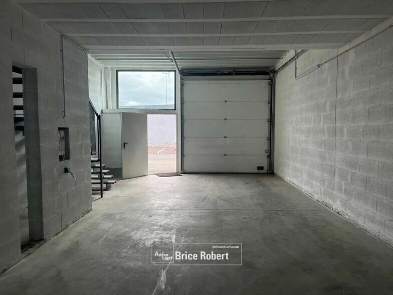 Flex dans Vénissieux à louer - Photo intérieure - Image 2 de 5