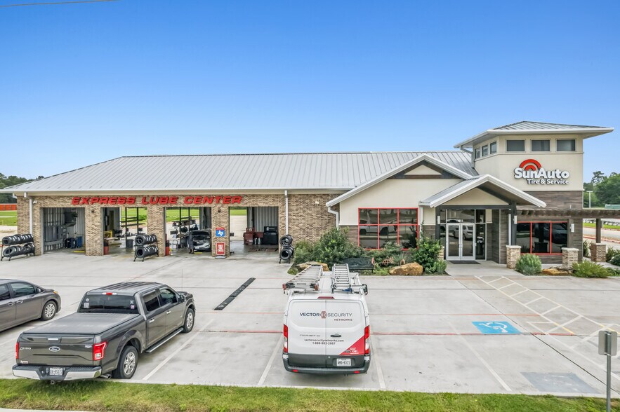 1211 Northpark Dr, Kingwood, TX à vendre - Photo du bâtiment - Image 2 de 4