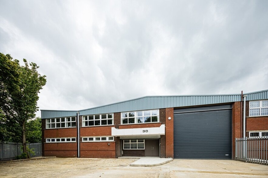 30-46 Westwood Park - Concord Rd, London for lease - Building Photo - Image 2 of 17