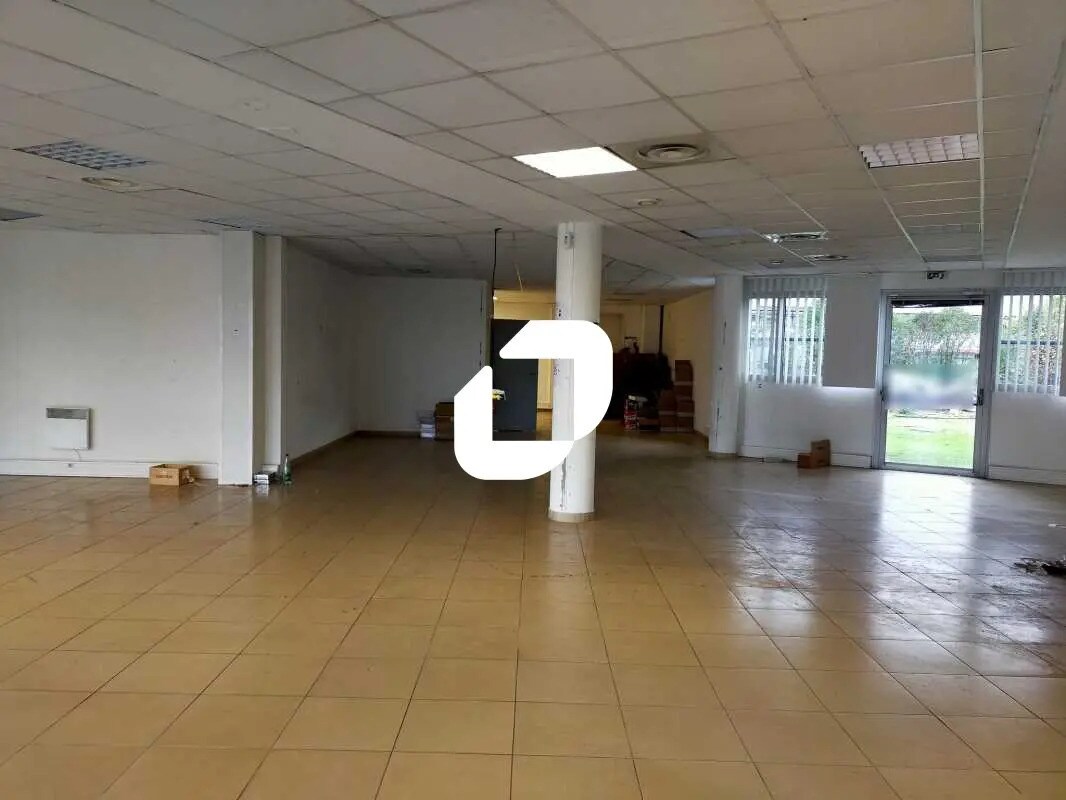 Retail in Bordeaux for lease Interior Photo- Image 1 of 7