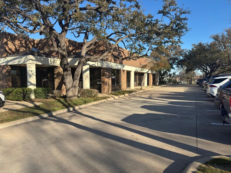 2033 Chenault Dr, Carrollton, TX à vendre - Photo du bâtiment - Image 3 de 11