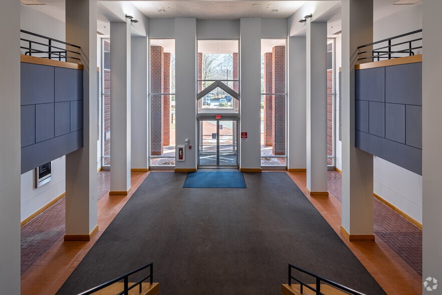 100 Foxborough Blvd, Foxborough, MA for lease - Lobby - Image 3 of 8