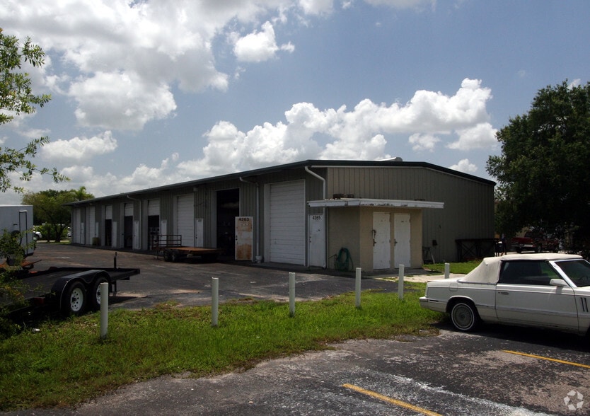 4253 Derek Way, Sarasota, FL for lease - Building Photo - Image 2 of 4