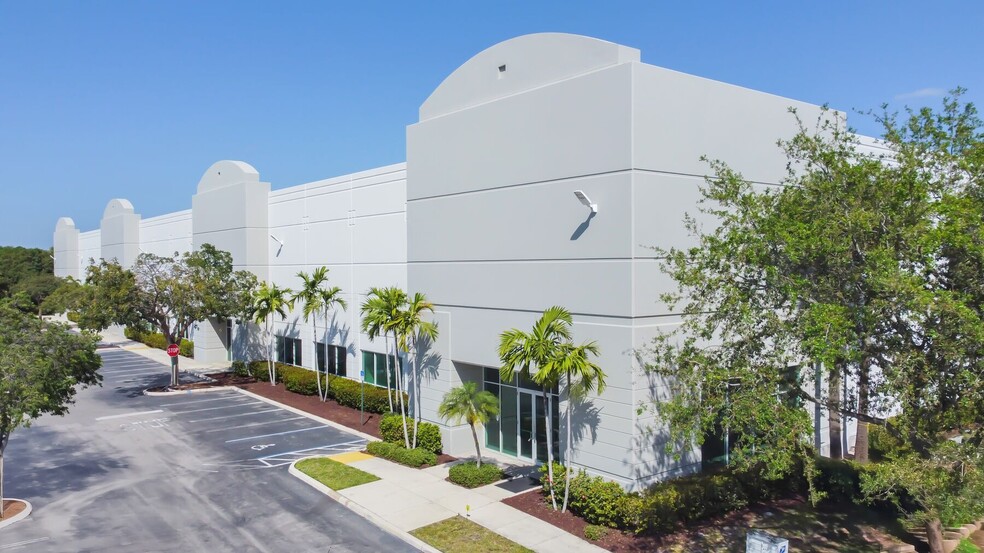 2100 SW 2nd St, Pompano Beach, FL for lease - Building Photo - Image 2 of 10