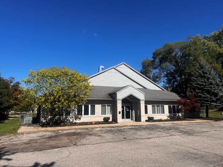 940 Clancy Ave NE, Grand Rapids, MI for sale - Building Photo - Image 2 of 3