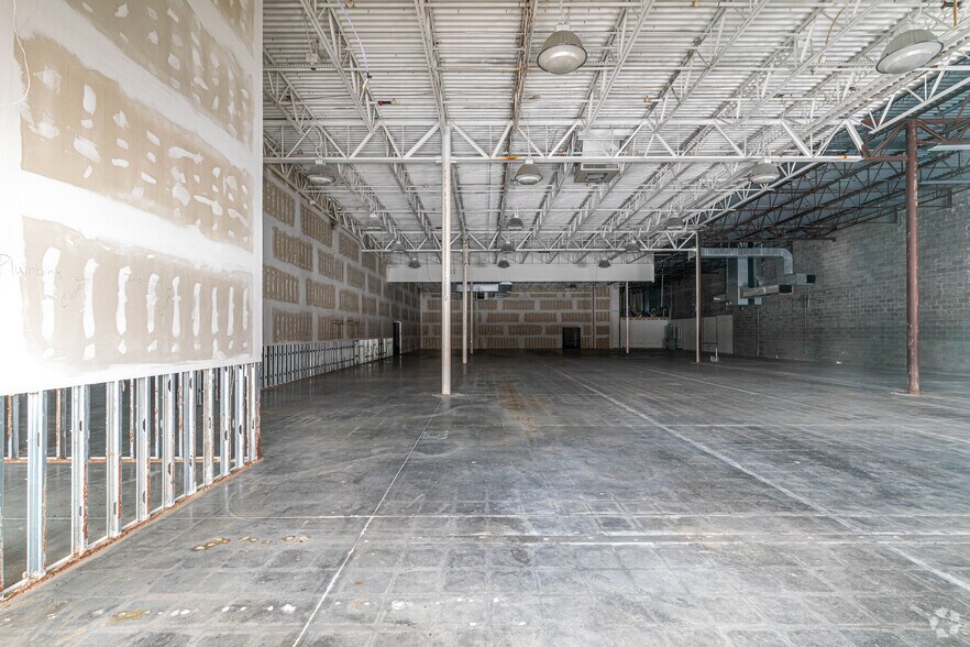 6701 - 6741 Boone Ave N, Brooklyn Park, MN à louer - Photo intérieure - Image 3 de 4