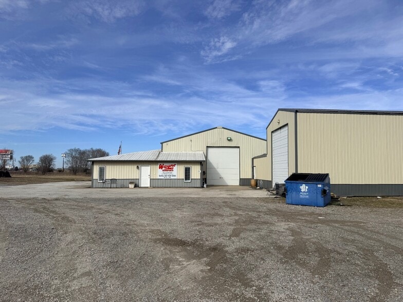 328 S Interstate Dr, Sikeston, MO à louer - Photo du bâtiment - Image 2 de 21