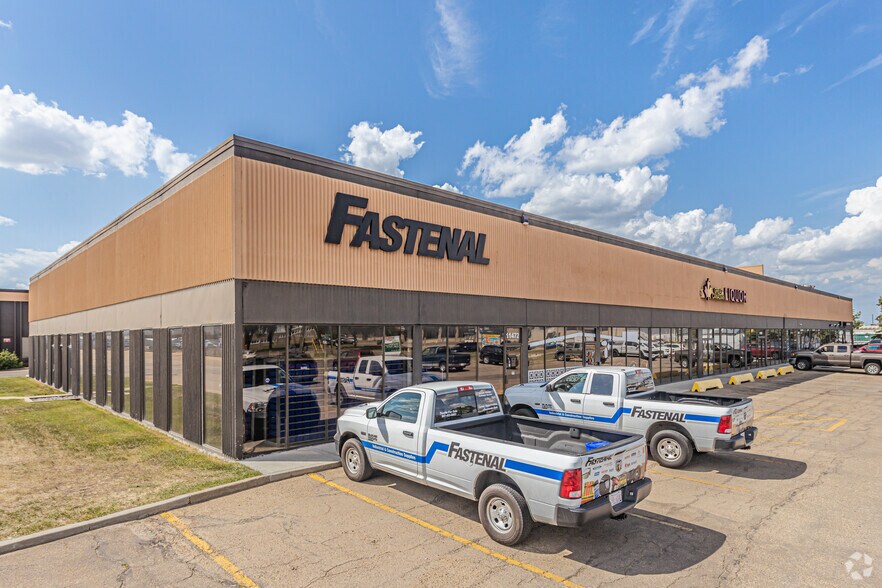 11472-11486 149 St NW, Edmonton, AB à louer - Photo du bâtiment - Image 1 de 5