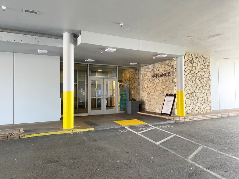 2645 Ocean Ave, San Francisco, CA à louer - Photo intérieure - Image 2 de 10