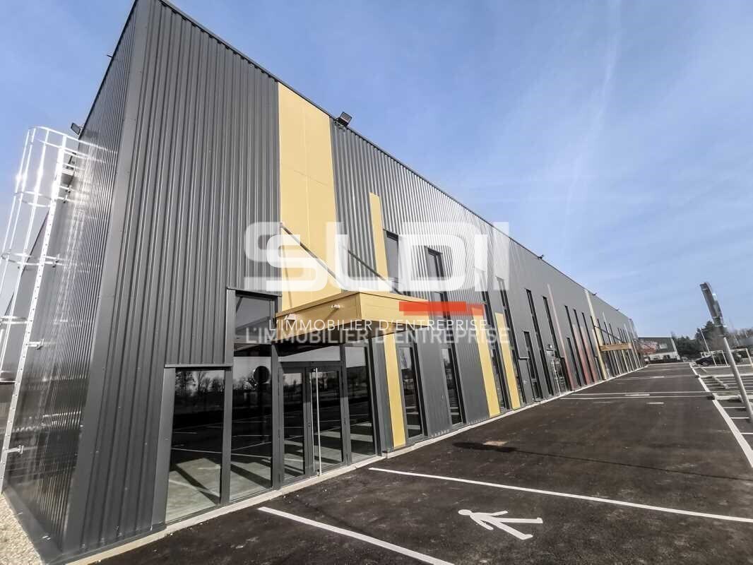 Flex in Villefontaine for lease Building Photo- Image 1 of 11