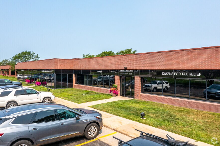 7601 Office Plaza Dr N, West Des Moines, IA à louer - Photo du bâtiment - Image 2 de 5