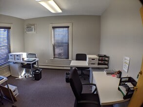 212 Coolidge Ave, Manchester, NH for lease Interior Photo- Image 2 of 8