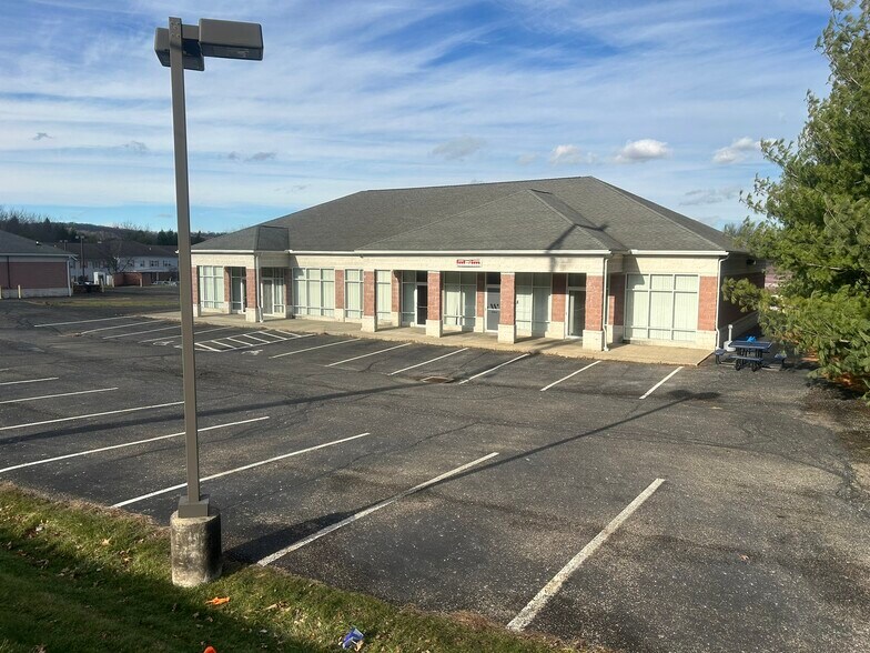 906 Sharon Valley Rd, Newark, OH à louer - Photo du bâtiment - Image 2 de 26