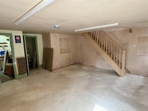 Victoria Street, Bourton On The Water for lease Interior Photo- Image 1 of 6