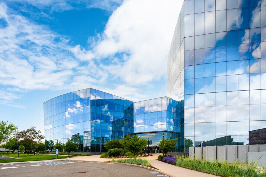 5 Crescent Dr, Philadelphia, PA à louer - Photo du bâtiment - Image 3 de 4