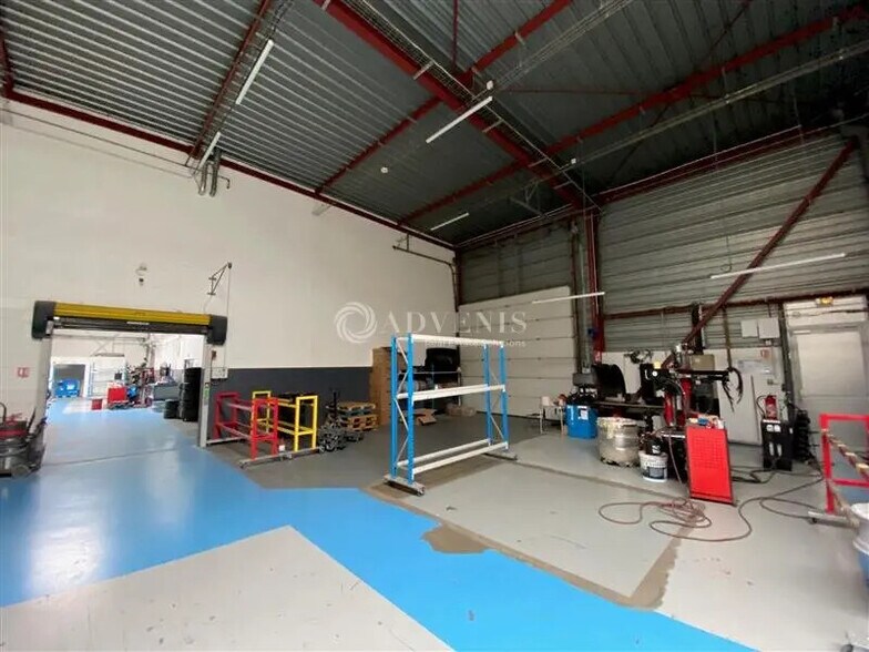 Flex in Neuilly-Plaisance for lease - Interior Photo - Image 2 of 10