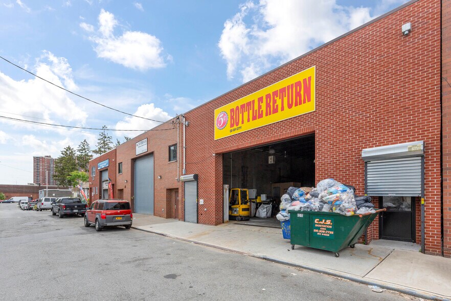 3325 Delavall Ave, Bronx, NY à louer - Photo du bâtiment - Image 3 de 3