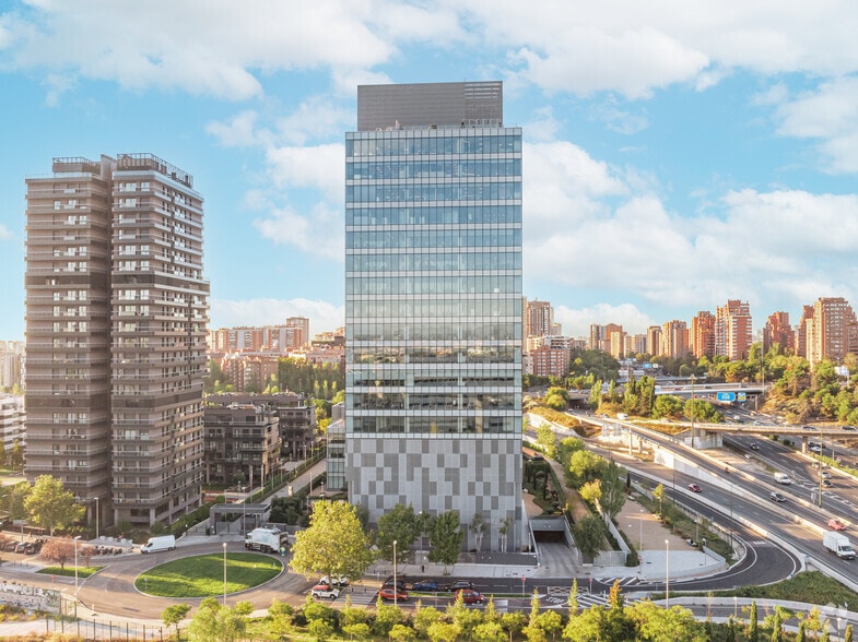 Calle Dulce Chacón, 55, Madrid, Madrid for lease - Building Photo - Image 1 of 7