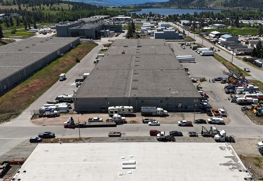 8826 Jim Bailey Cres, Kelowna, BC à vendre - Photo du bâtiment - Image 3 de 3