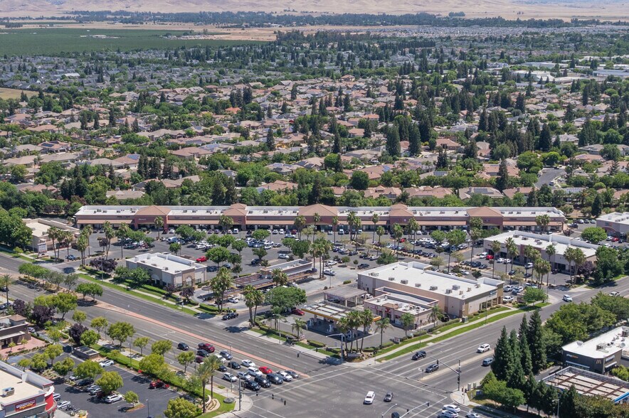 Parkway Trails Shopping Center portefeuille de 3 propriétés à vendre sur LoopNet.ca - Photo du bâtiment - Image 3 de 9