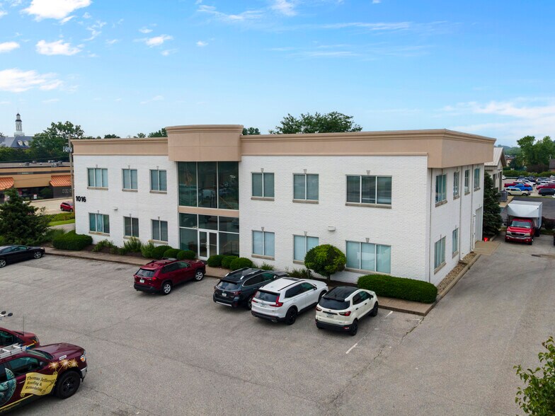 1016 3rd Ave SW, Carmel, IN à louer - Photo du bâtiment - Image 3 de 9