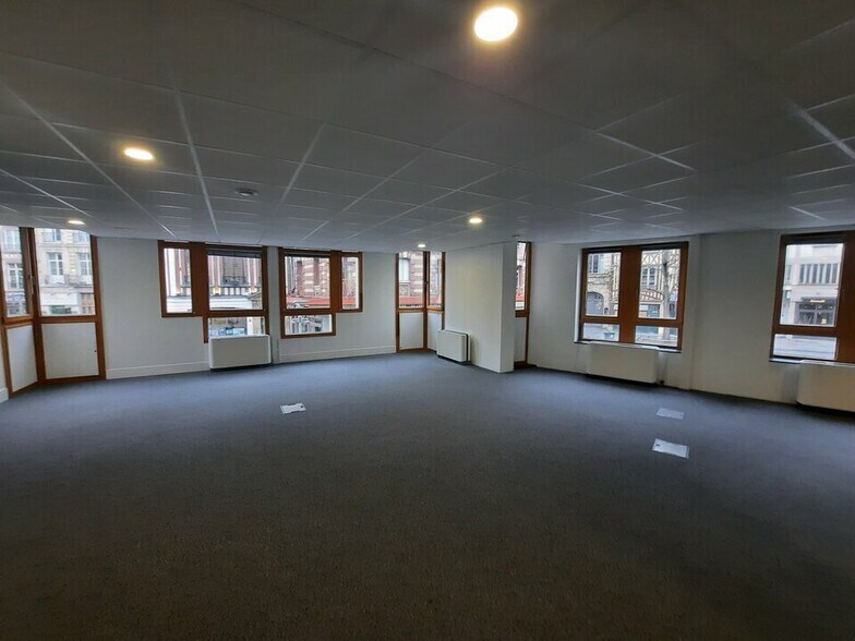 Office in Rouen for lease - Interior Photo - Image 3 of 15