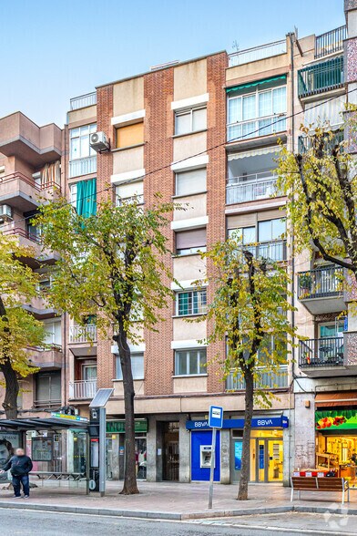Avenida de Santa Coloma, 52, Santa Coloma de Gramenet, Barcelona à louer - Photo du bâtiment - Image 3 de 3