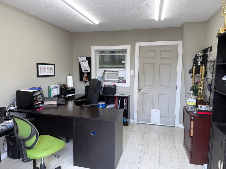 5200 Highway 3, Dickinson, TX for lease - Interior Photo - Image 3 of 11