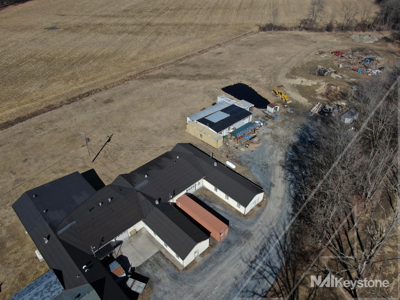 392 Five Locks Rd, Shoemakersville, PA for lease - Building Photo - Image 2 of 17