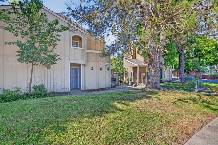 2330 Hurley Way, Sacramento, CA à vendre - Photo du bâtiment - Image 3 de 25
