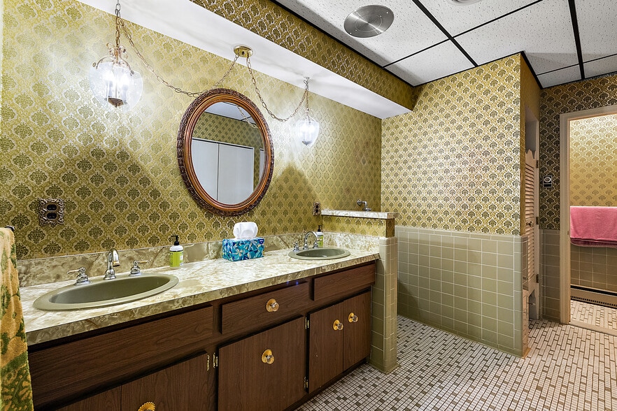 22815 Kelly Rd, Eastpointe, MI for sale - Building Photo - Image 3 of 19