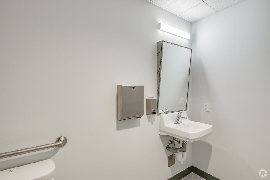 3438 195 St, Surrey, BC for lease - Interior Photo - Image 3 of 24