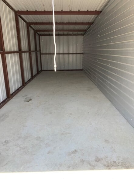 1309 N Stemmons St, Sanger, TX for sale - Interior Photo - Image 3 of 7