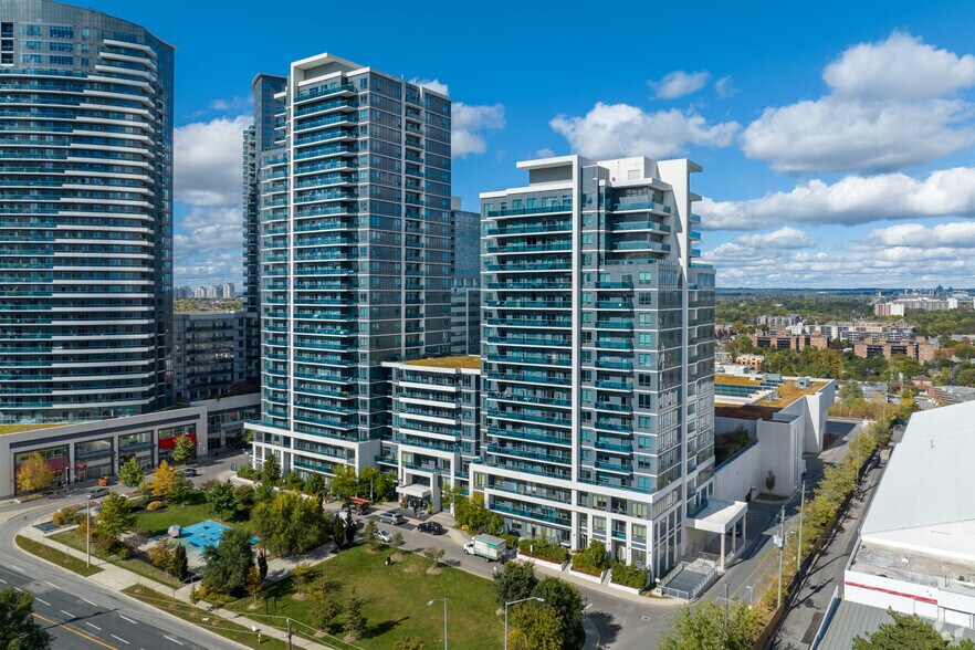 7181 Yonge St, Markham, ON à vendre - Photo du bâtiment - Image 2 de 4