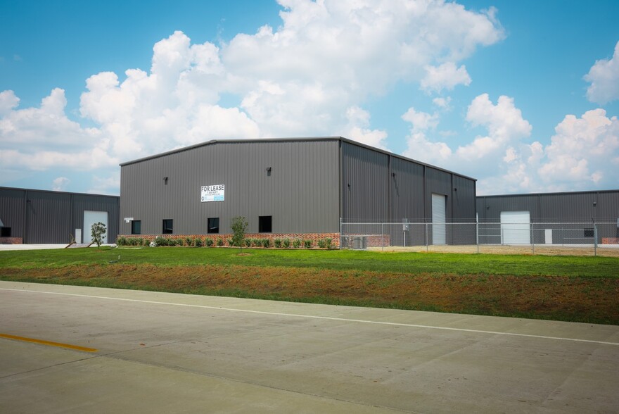 8490 Industrial Pky, Beaumont, TX for lease - Building Photo - Image 2 of 18