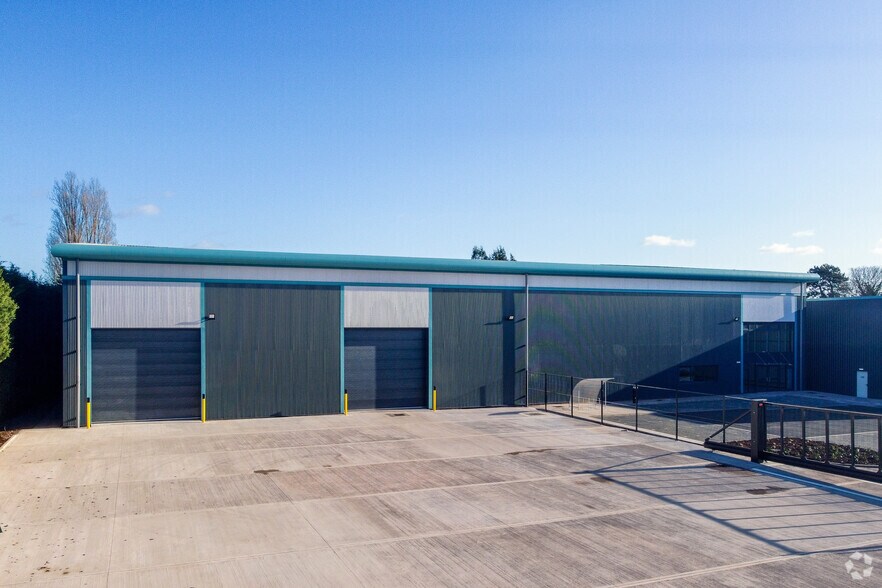 8 Forge Rd, Willenhall à louer - Photo du bâtiment - Image 3 de 10