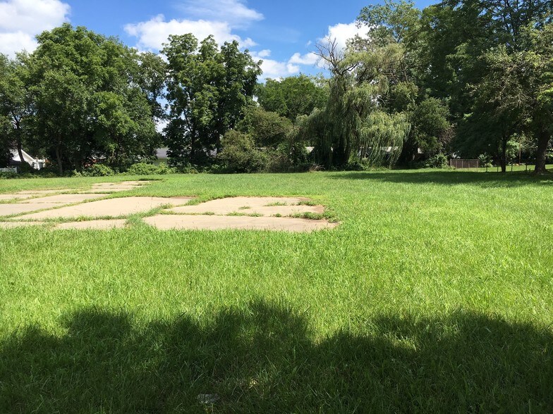 2706 Grape Rd, Mishawaka, IN à vendre - Photo du bâtiment - Image 3 de 7