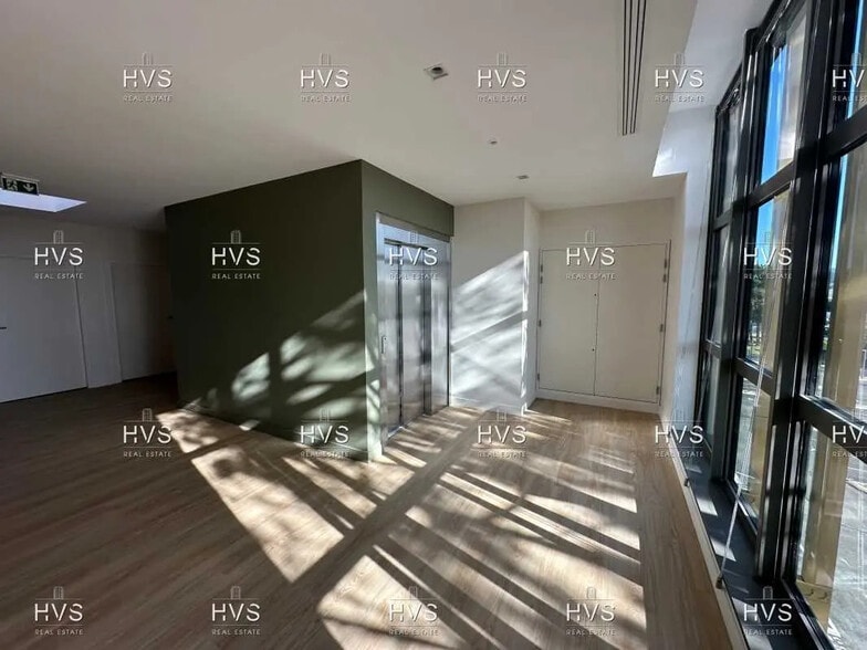 Bureau dans Aix-en-Provence à louer - Photo intérieure - Image 2 de 17