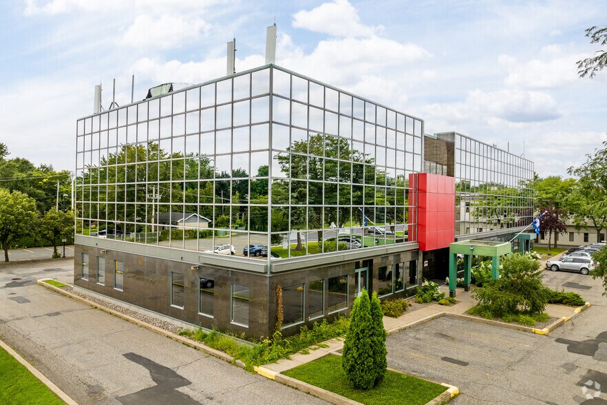 204 Boul De Montarville, Boucherville, QC for lease - Building Photo - Image 1 of 23