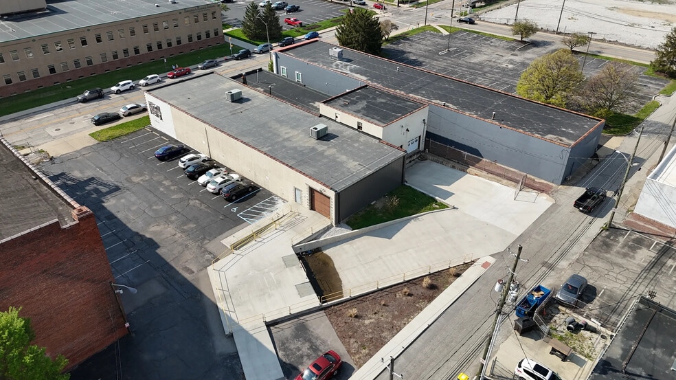 707-709 N Senate Ave, Indianapolis, IN à vendre - Photo du bâtiment - Image 1 de 8