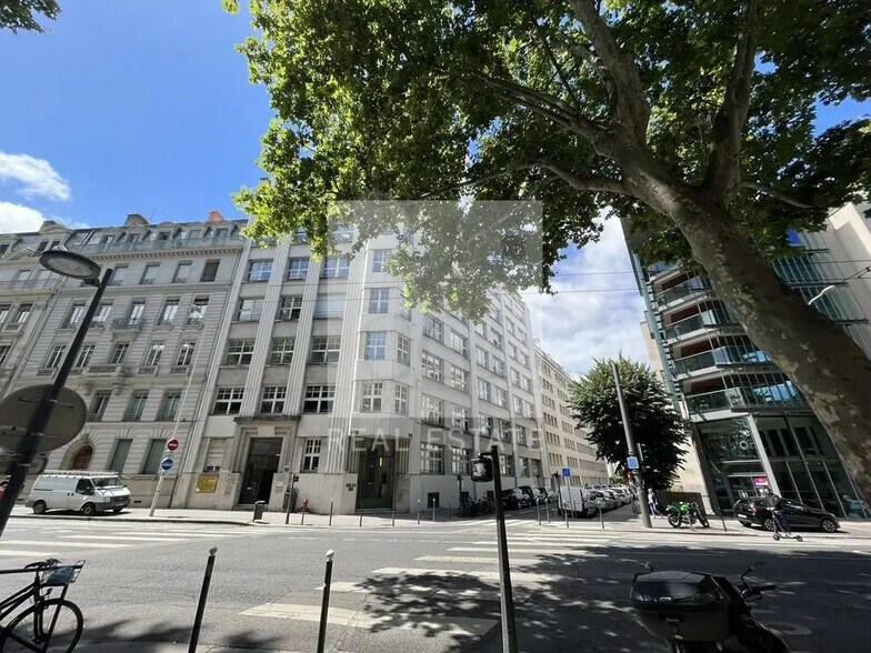 Bureau dans Lyon à louer - Photo du bâtiment - Image 1 de 12