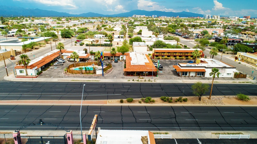 1742 N Oracle Rd, Tucson, AZ à vendre - Photo du bâtiment - Image 1 de 1